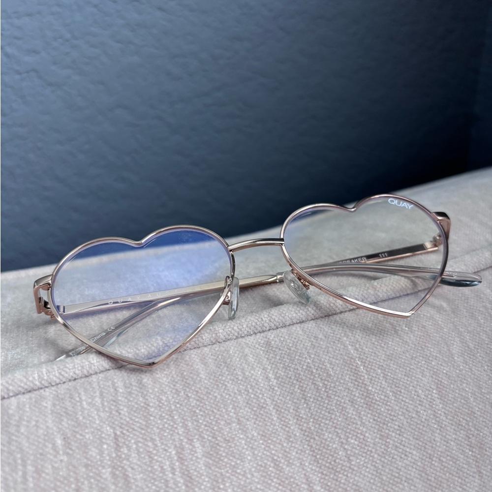 Quay Heart-Shaped Sunglasses - Picture 3 of 3